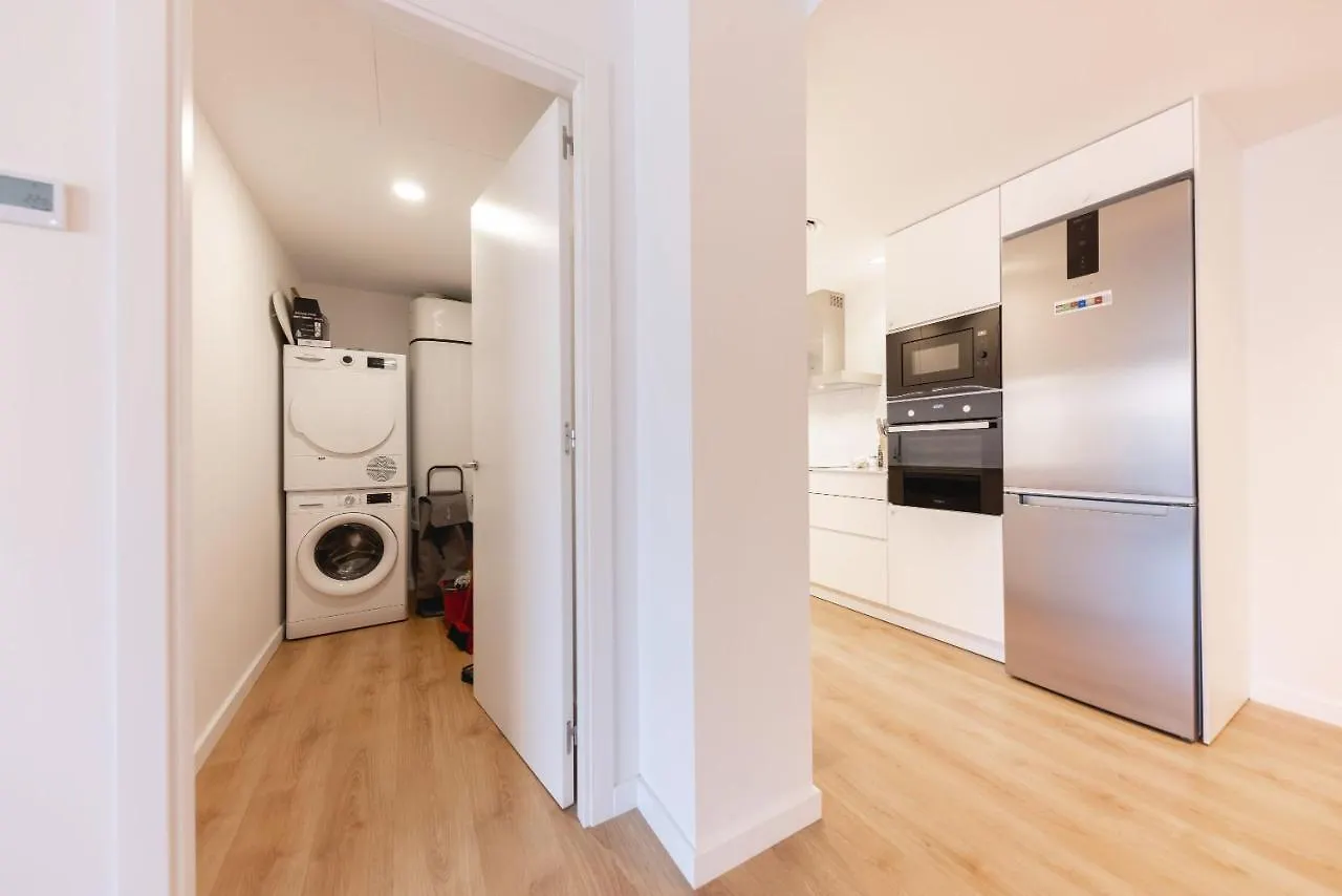 Bravissimo Falco, 3 Bedrooms And Balcony Girona Apartment