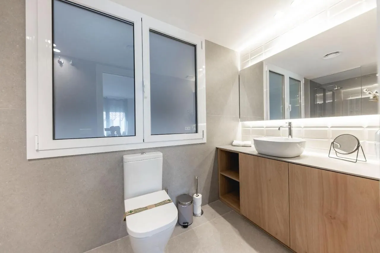 Bravissimo Falco, 3 Bedrooms And Balcony Girona Apartment
